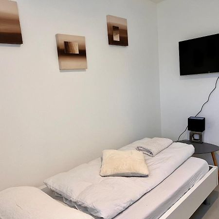 Budget Room Free Parking Pratteln Bagian luar foto